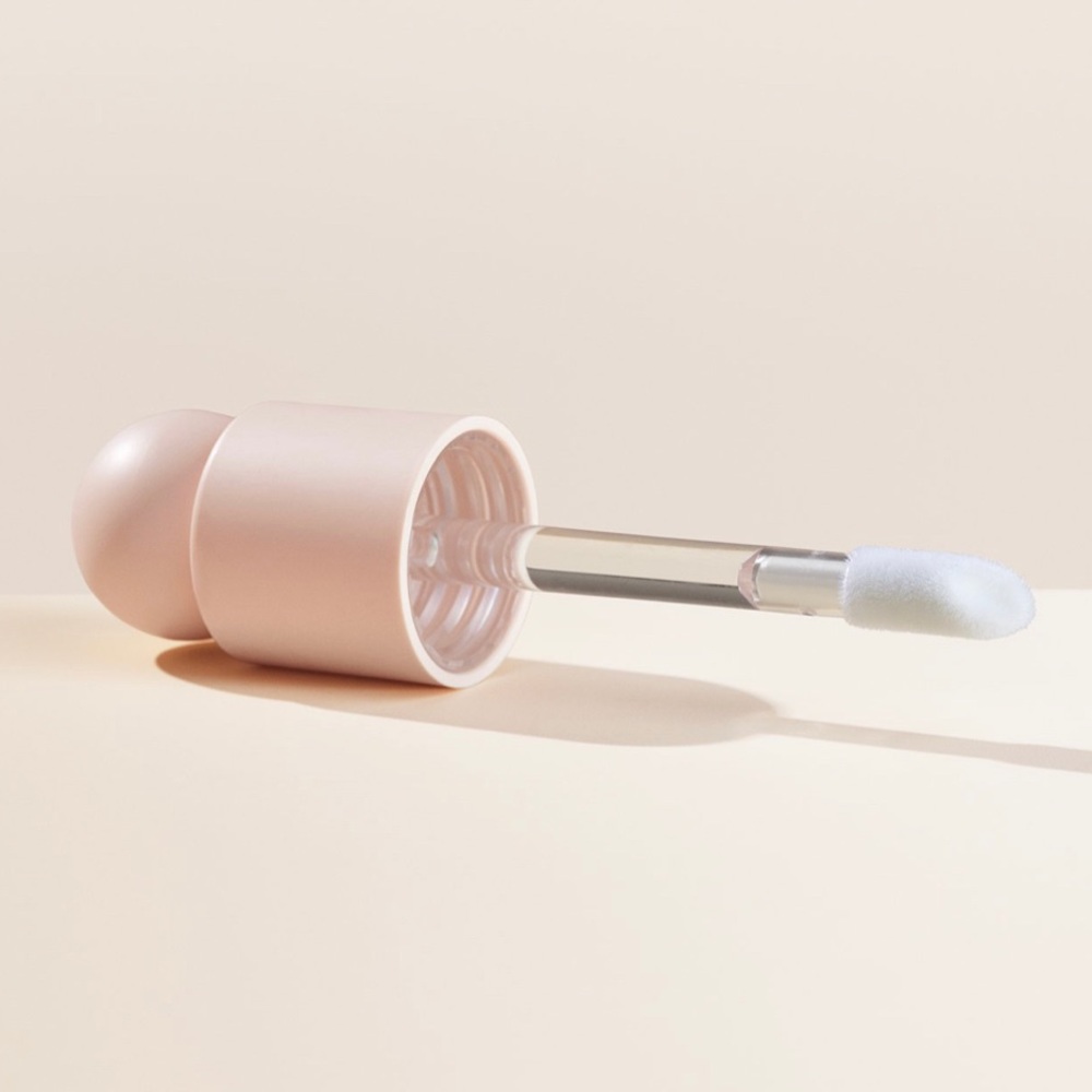 RARE BEAUTY Liquid Touch Weightless Foundation - Picture 3 of 6